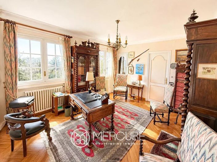 Image No.5-10 Bed House for sale