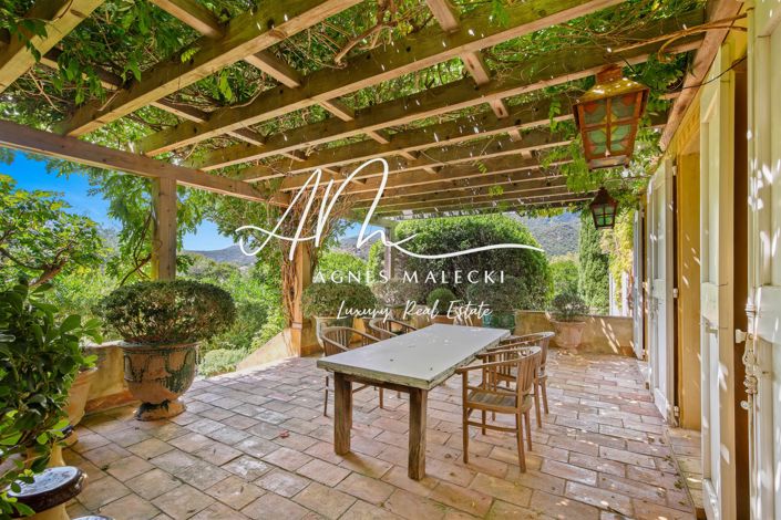 Image No.8-7 Bed House for sale