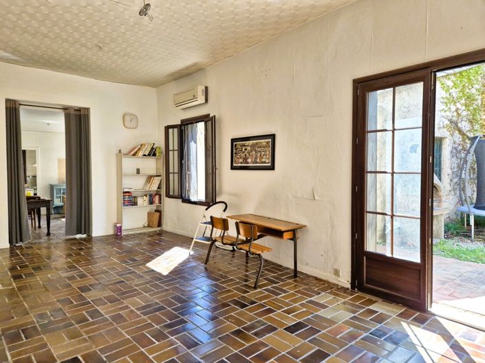 Image No.8-5 Bed House for sale
