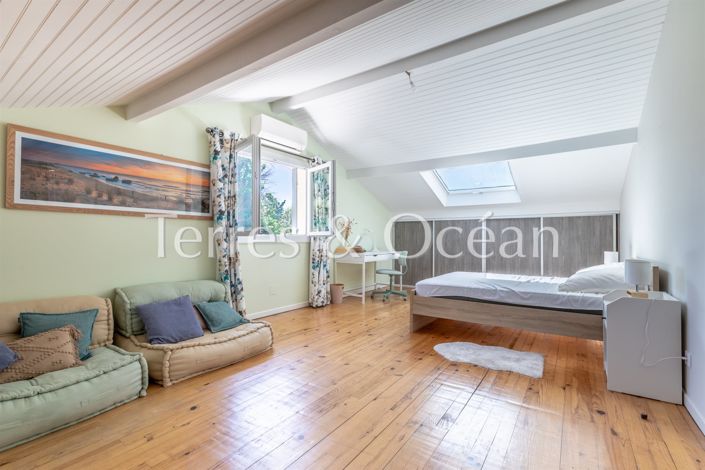 Image No.13-8 Bed House for sale