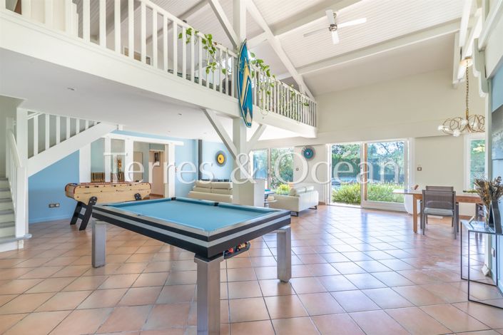 Image No.2-8 Bed House for sale