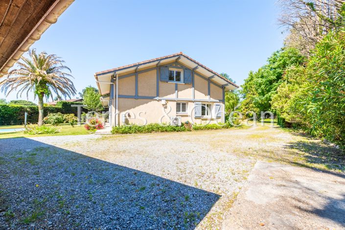 Image No.24-8 Bed House for sale