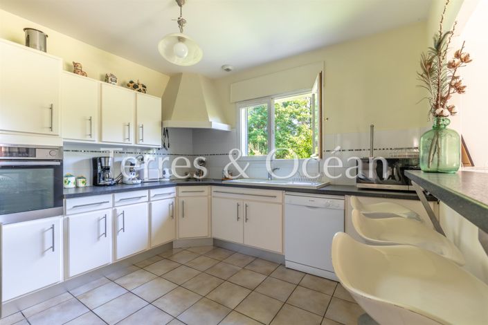 Image No.26-8 Bed House for sale