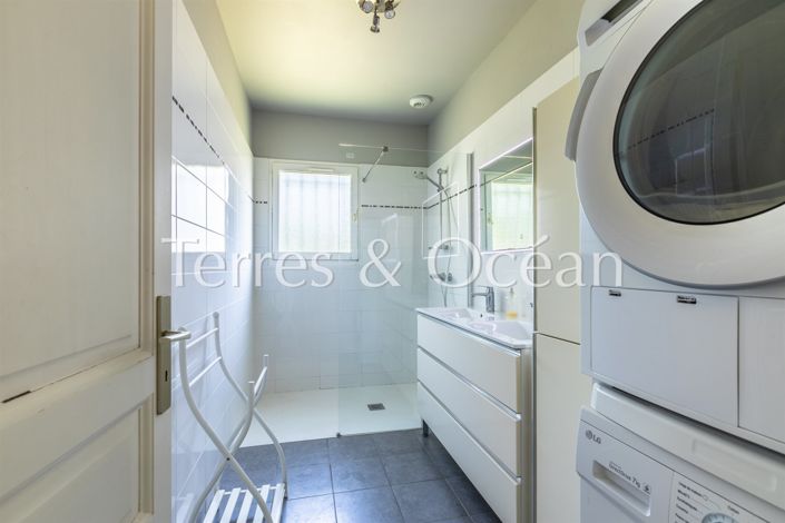 Image No.30-8 Bed House for sale