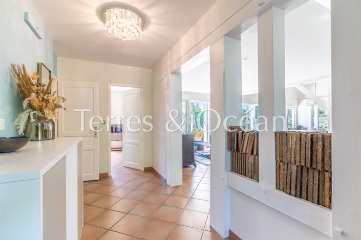 Image No.7-8 Bed House for sale