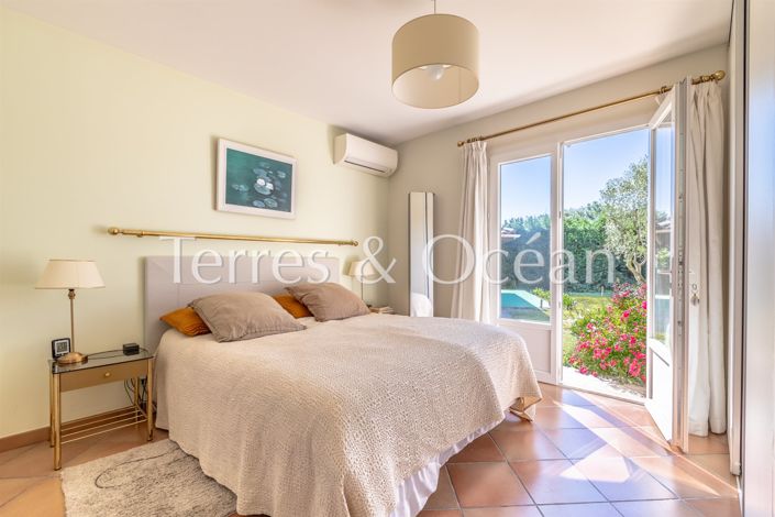 Image No.8-8 Bed House for sale
