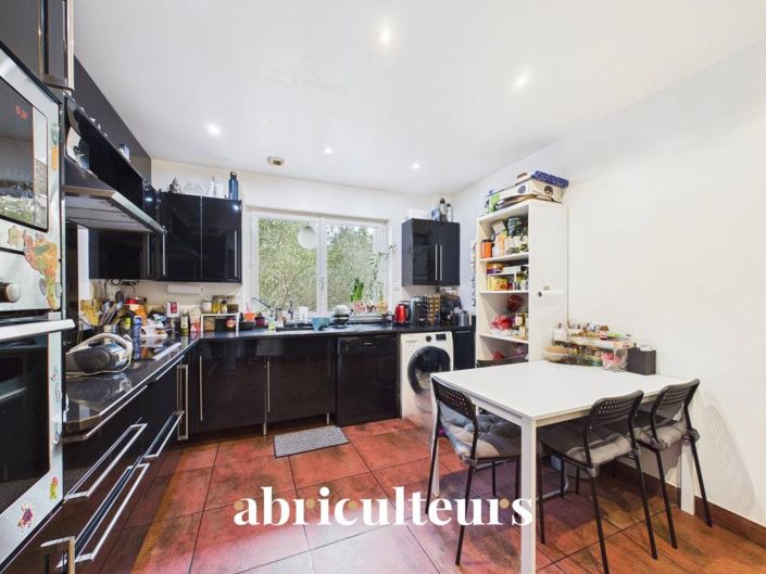 Image No.7-5 Bed House for sale