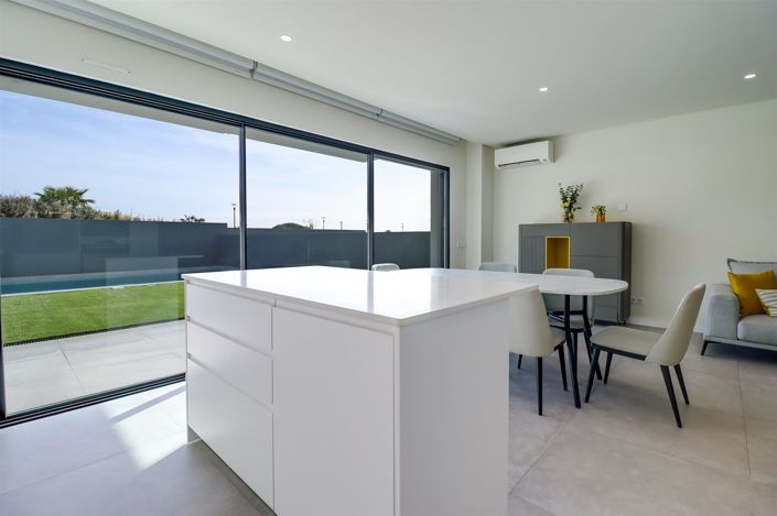 Image No.4-4 Bed House for sale