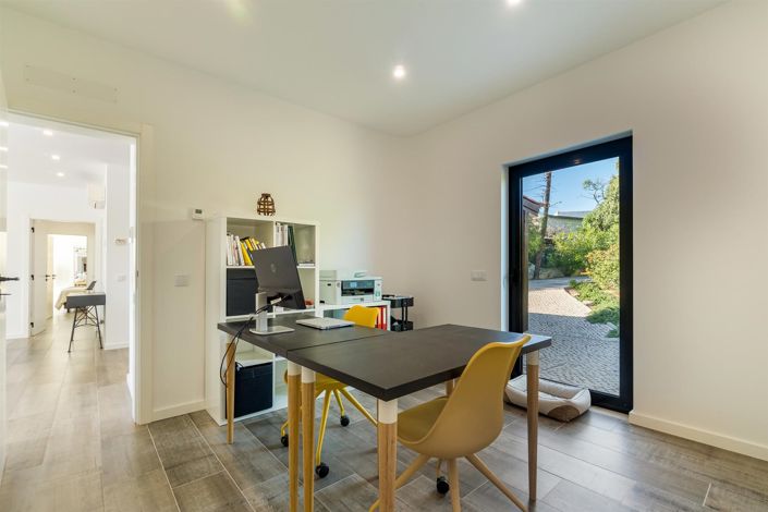 Image No.17-4 Bed House for sale