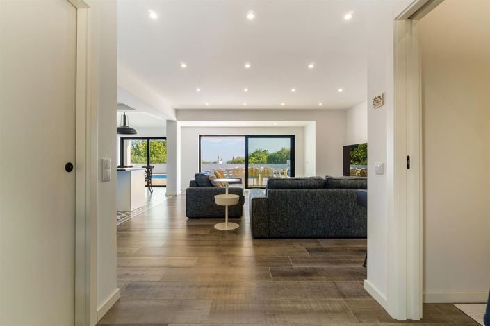 Image No.4-4 Bed House for sale
