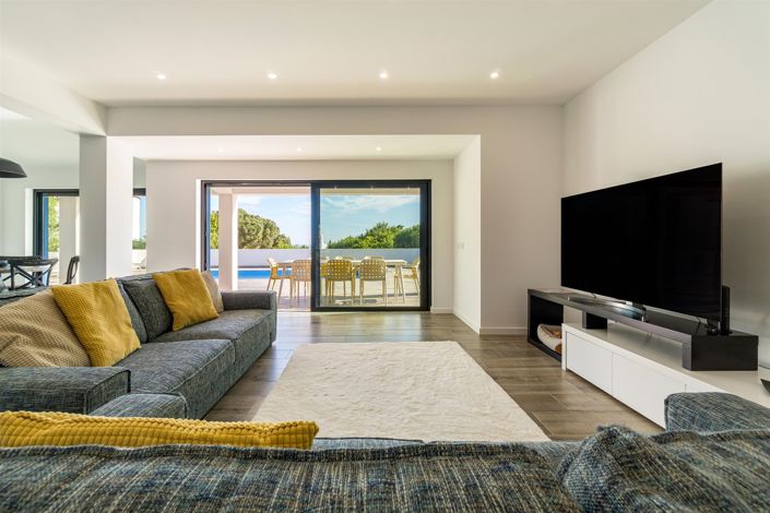 Image No.5-4 Bed House for sale