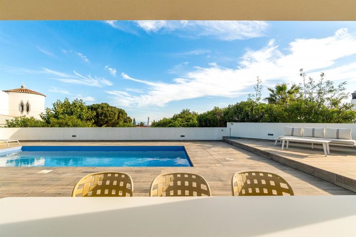 Image No.6-4 Bed House for sale