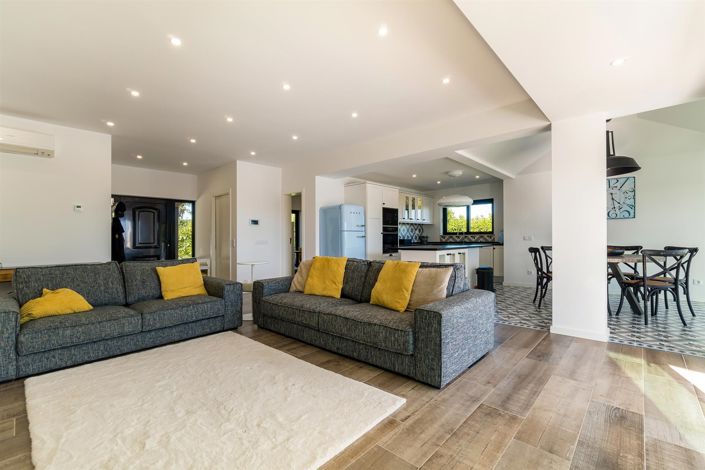 Image No.8-4 Bed House for sale