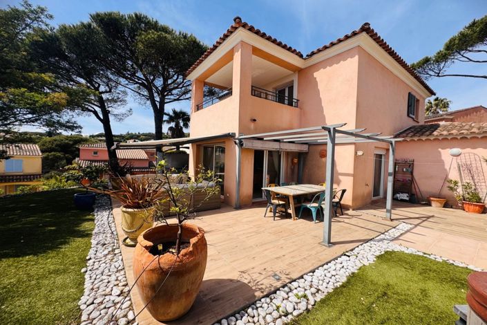 Image No.2-4 Bed House for sale