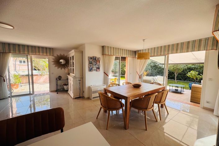 Image No.6-4 Bed House for sale