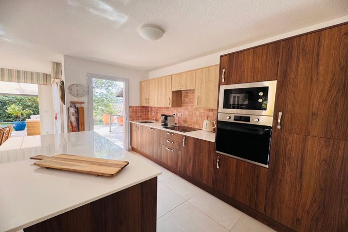 Image No.7-4 Bed House for sale