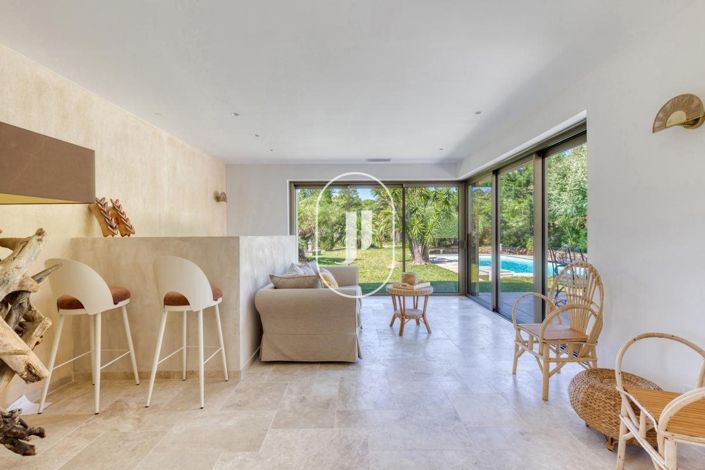 Image No.6-5 Bed House for sale