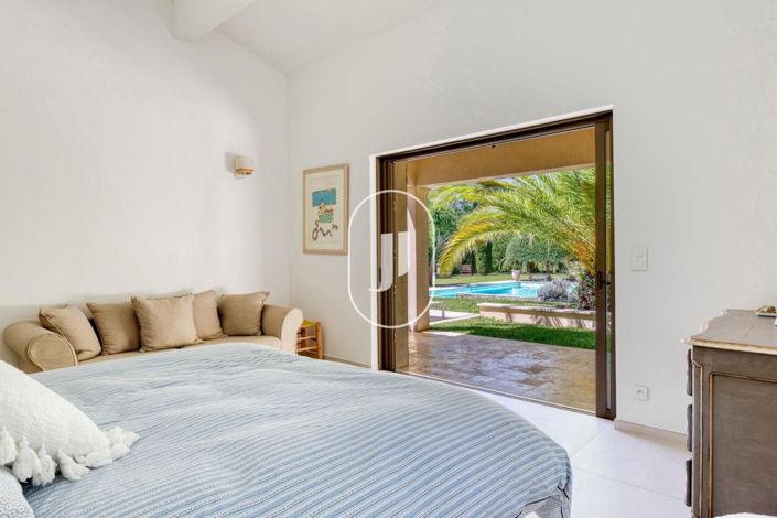 Image No.7-5 Bed House for sale