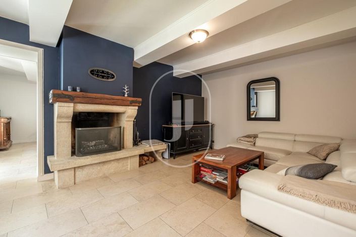 Image No.5-6 Bed House for sale