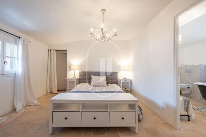 Image No.7-6 Bed House for sale