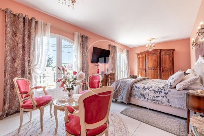 Image No.6-4 Bed House for sale