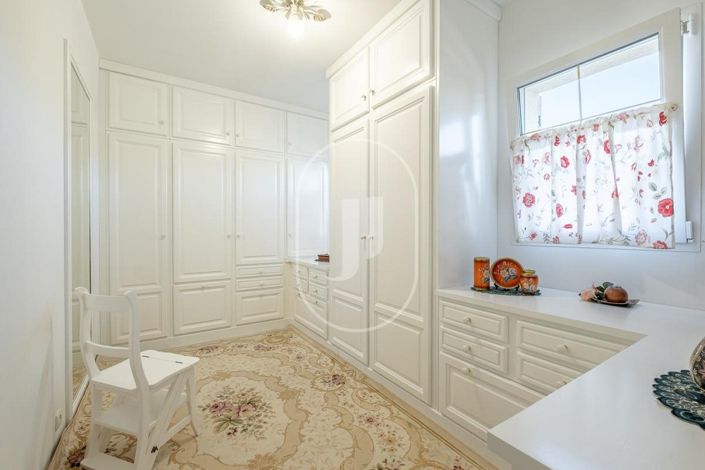 Image No.7-4 Bed House for sale