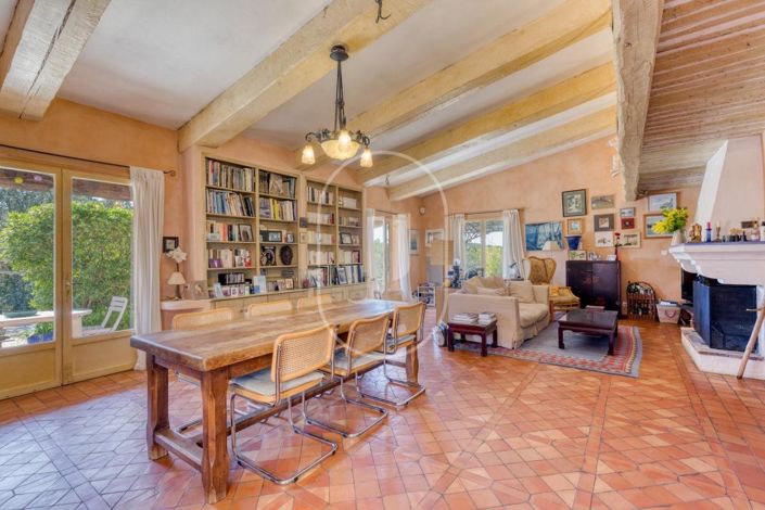 Image No.8-5 Bed House for sale