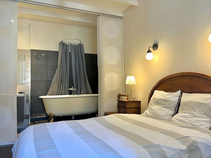 Image No.7-6 Bed House for sale