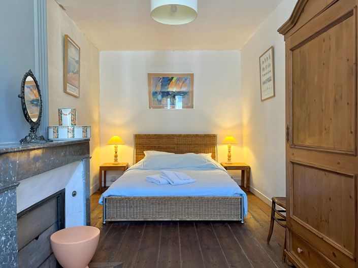 Image No.8-6 Bed House for sale