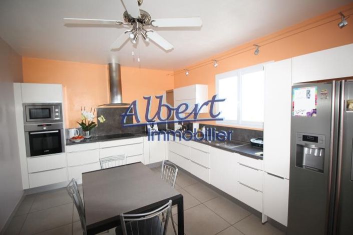 Image No.7-6 Bed House for sale