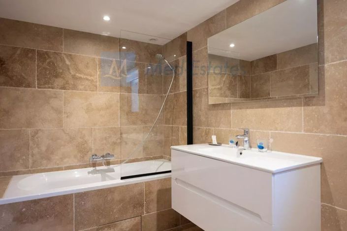 Image No.15-9 Bed House for sale