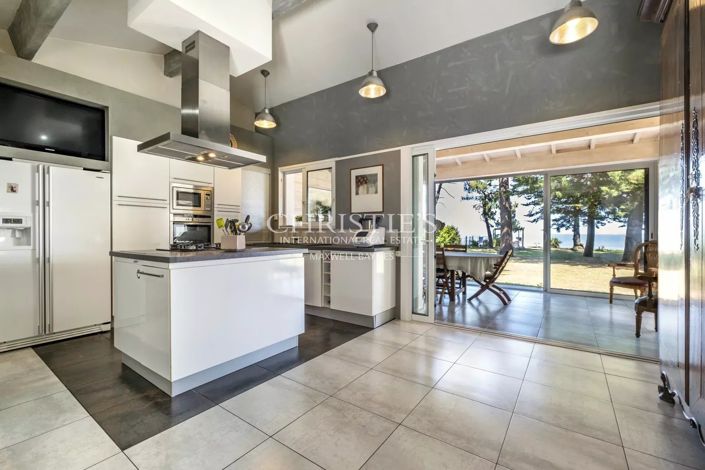Image No.2-4 Bed House for sale