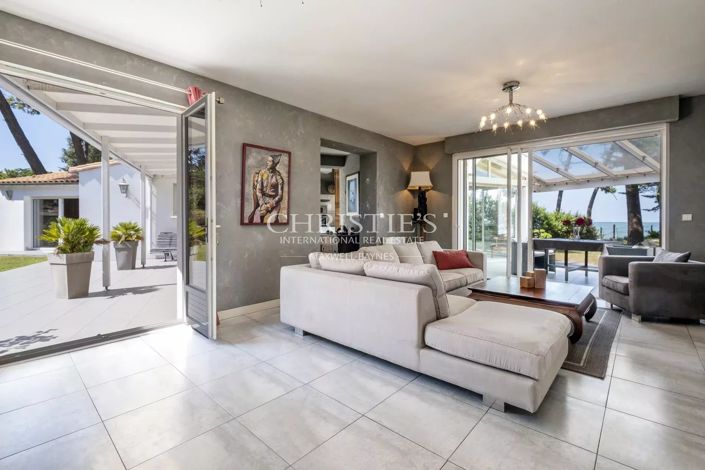 Image No.6-4 Bed House for sale