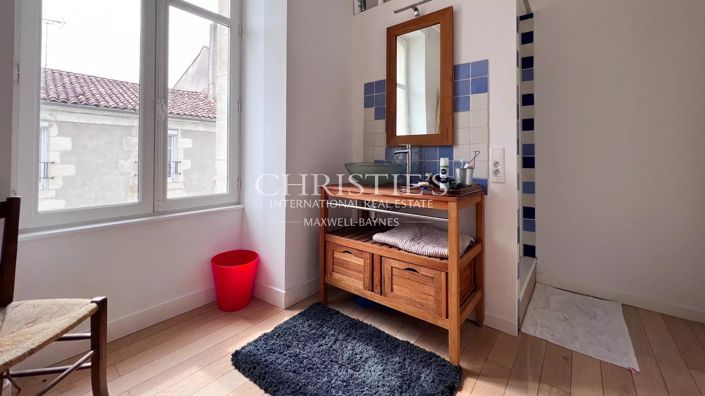 Image No.17-5 Bed House for sale