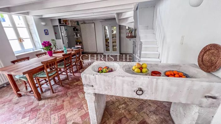 Image No.8-5 Bed House for sale