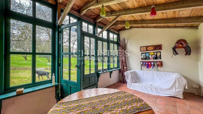 Image No.9-5 Bed House for sale