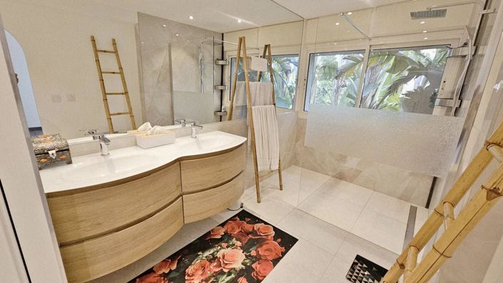Image No.9-4 Bed House for sale