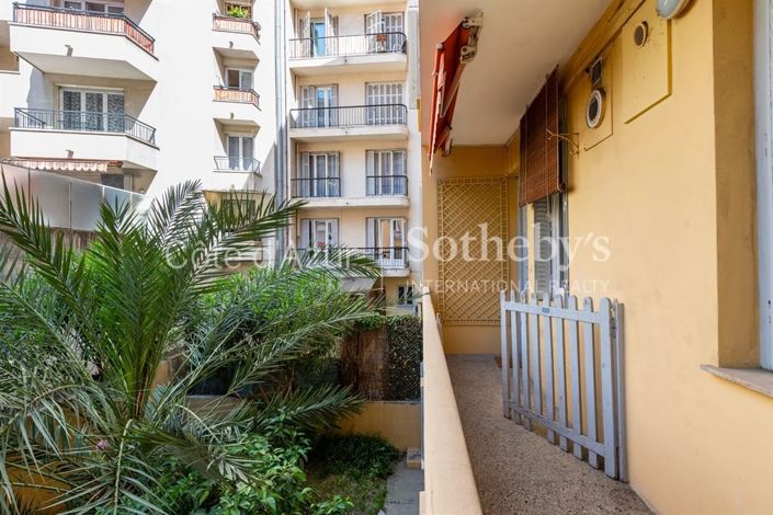 Image No.2-Appartement de 2 chambres à vendre à Nice