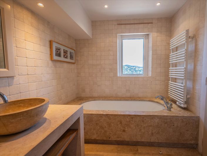 Image No.11-7 Bed House for sale