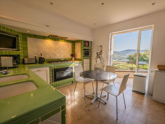 Image No.8-7 Bed House for sale
