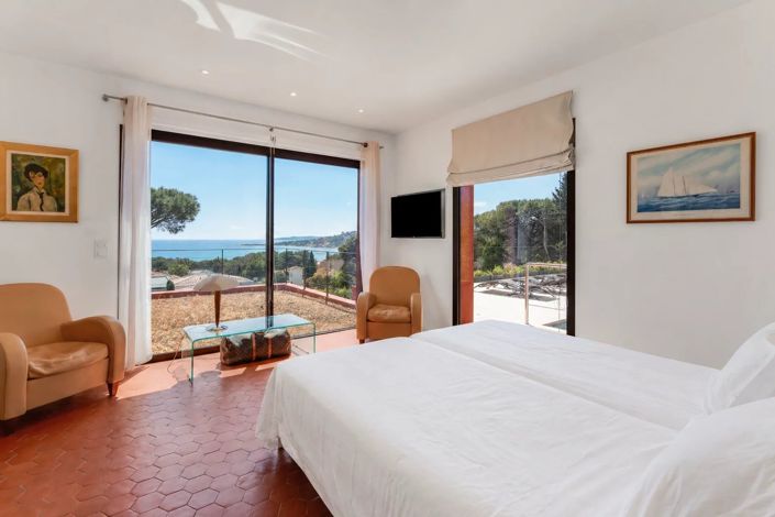 Image No.9-4 Bed House for sale