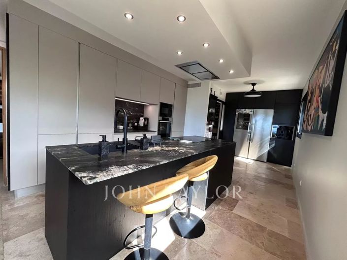 Image No.6-4 Bed House for sale