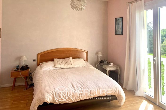 Image No.9-5 Bed House for sale