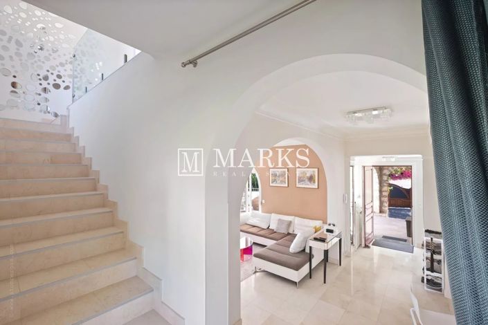 Image No.18-5 Bed House for sale