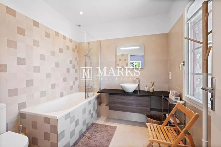 Image No.23-5 Bed House for sale