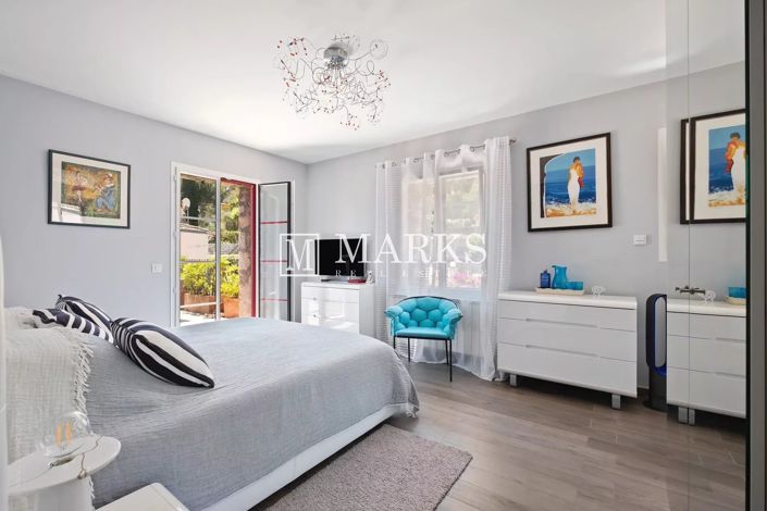 Image No.25-5 Bed House for sale
