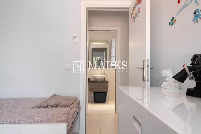 Image No.30-5 Bed House for sale