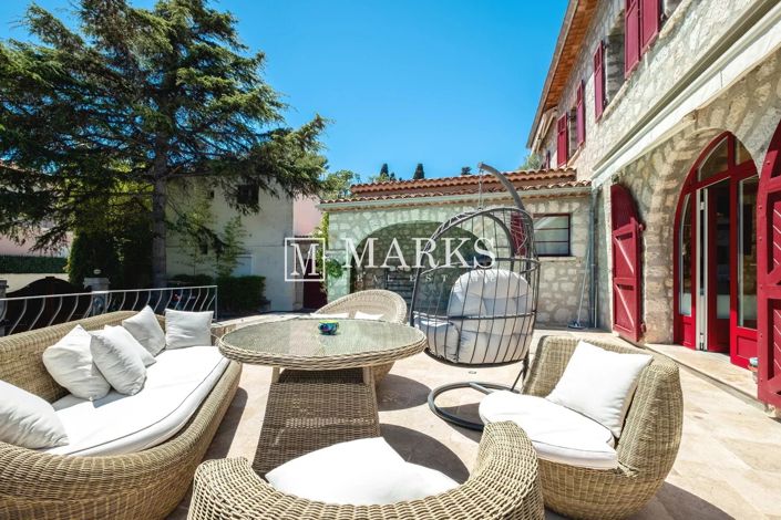 Image No.8-5 Bed House for sale