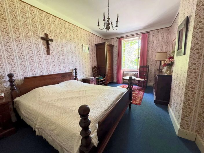 Image No.12-12 Bed Property for sale