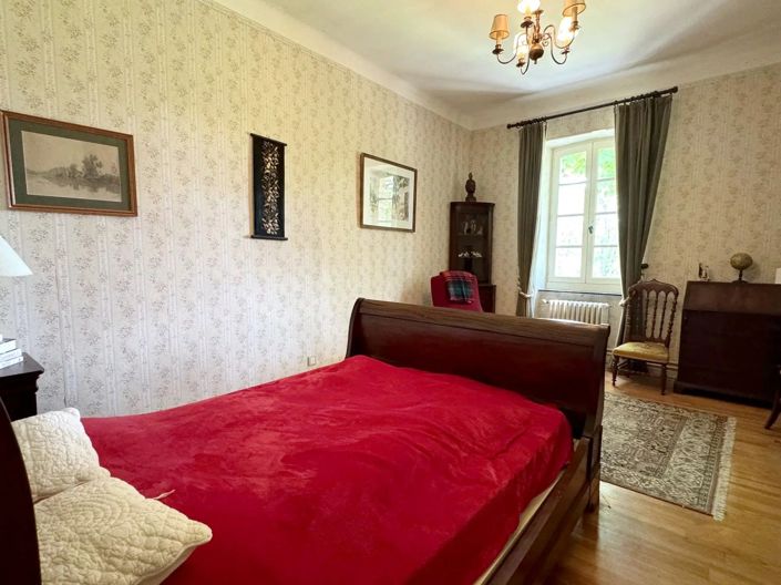 Image No.13-12 Bed Property for sale